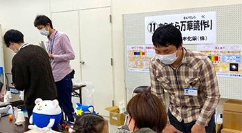 上越科学館「青少年のための科学の祭典」「偏光板を使った万華鏡作り」を開催