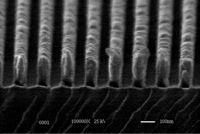無機偏光板ProFluxの電子顕微鏡写真